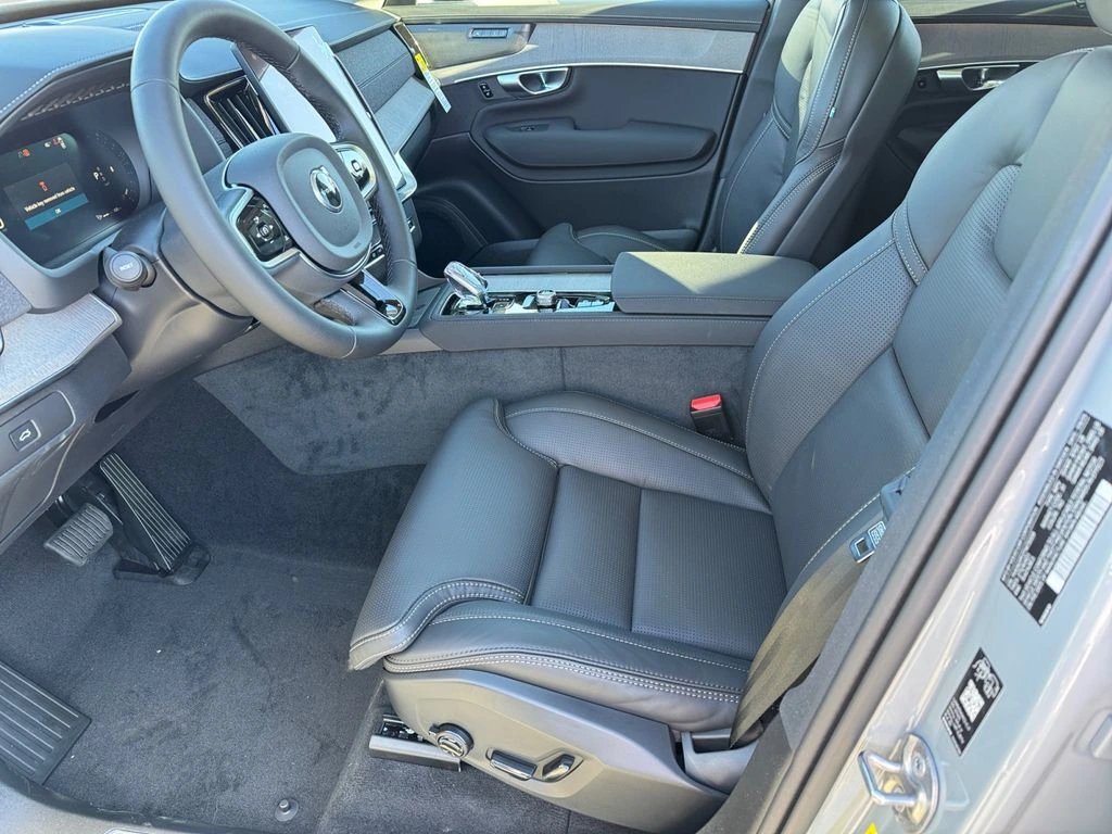 2026 Volvo - image 14