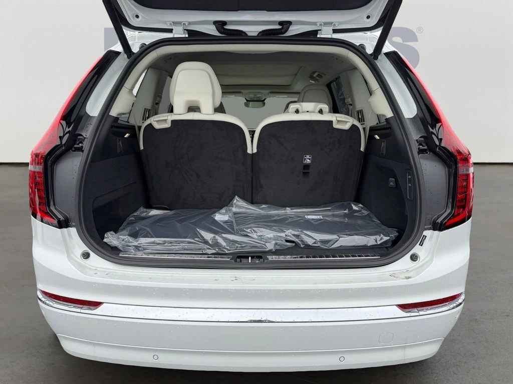 2026 Volvo - image 9