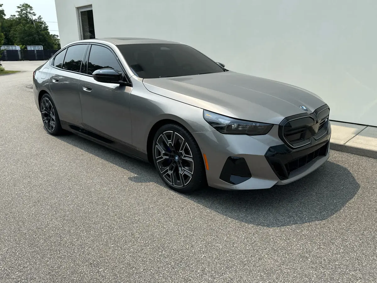 2024 BMW i5 M60's photo