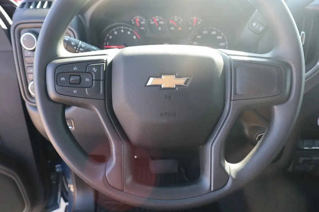 2026 Chevrolet Silverado 2500HD Custom photo 3