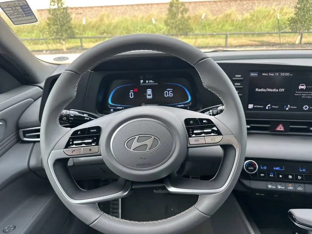 2025 Hyundai Elantra SEL Sport photo 25
