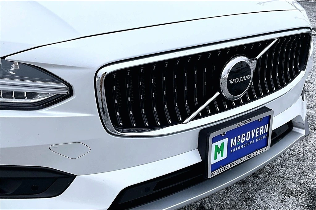 2021 Volvo - image 32