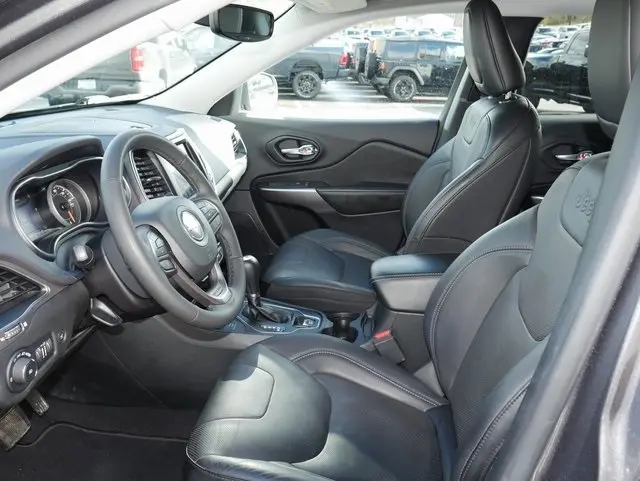 2021 Jeep Cherokee Altitude Latitude Lux photo 2