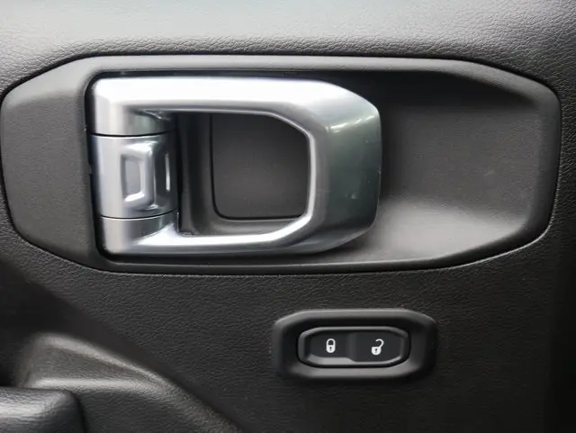 2025 Jeep Wrangler Sport photo 6