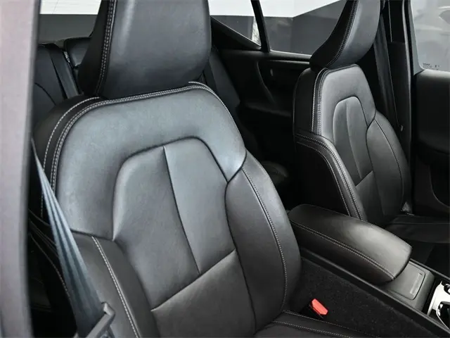 2024 Volvo XC40 Plus photo 29