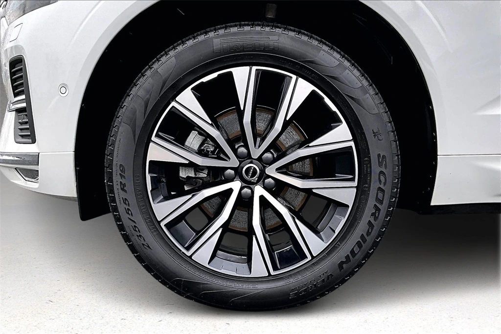 2023 Volvo - image 33