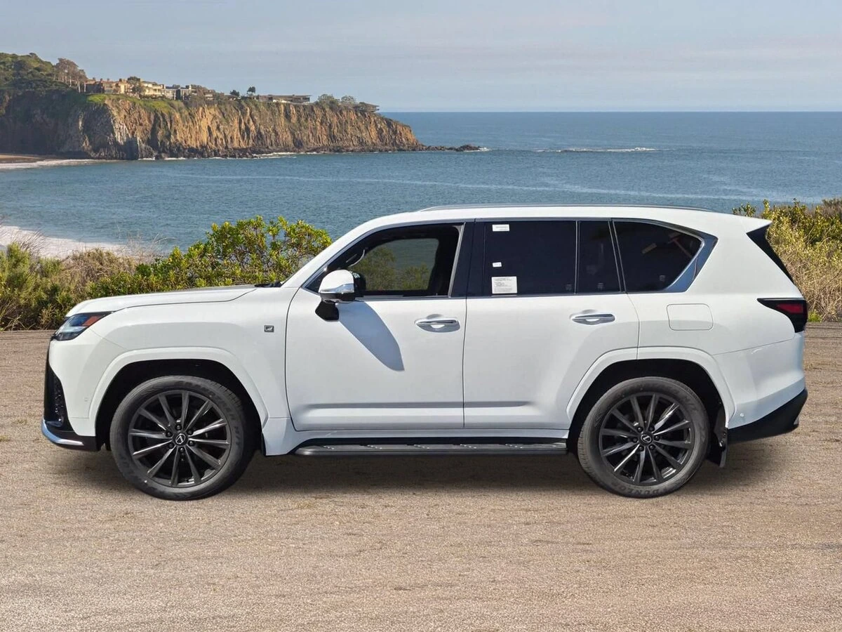 2026 Lexus LX 700h F-Sport - Photo 8