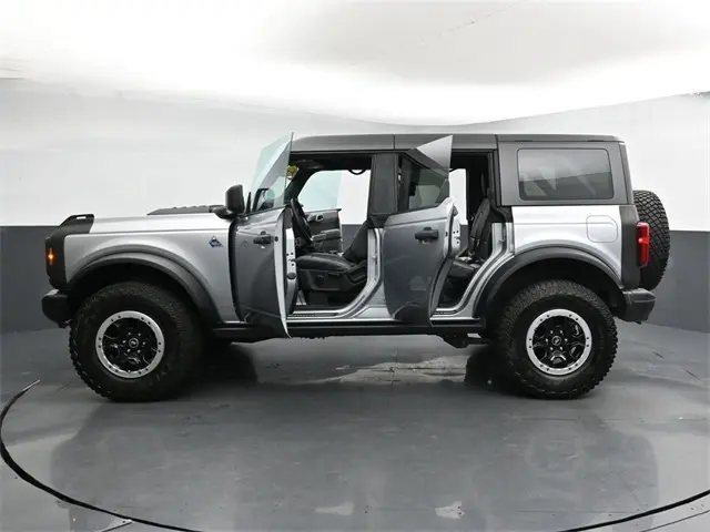 2023 Ford Bronco Black Diamond photo 29