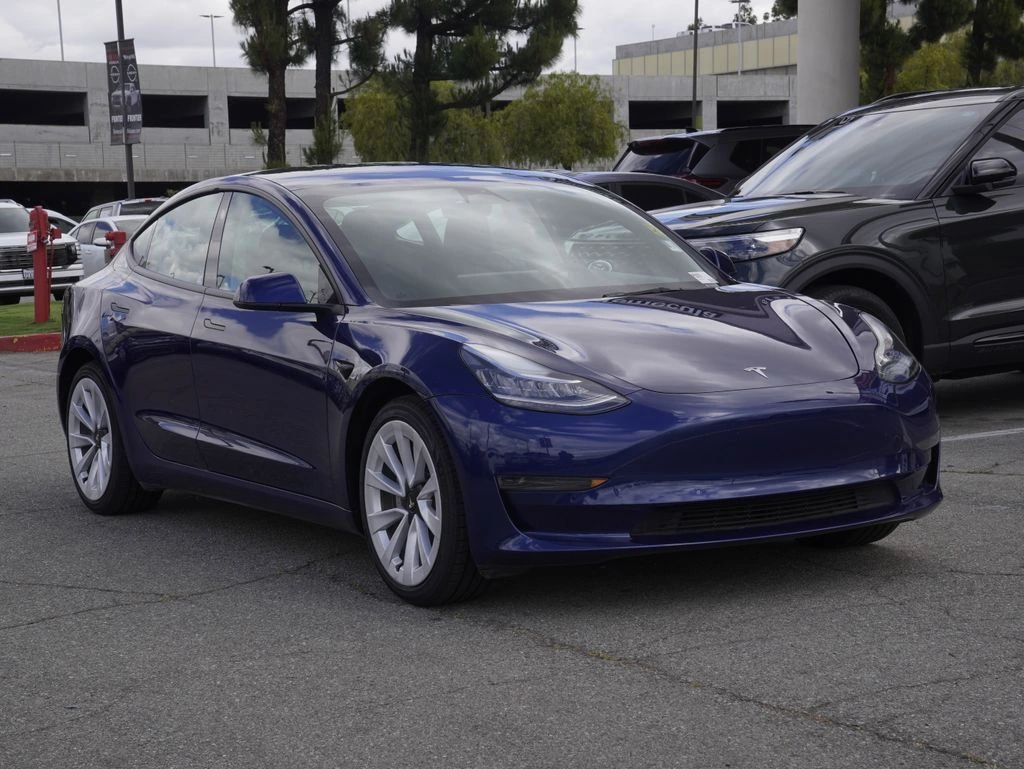 2022 Tesla Model 3 Standard Range Plus's photo