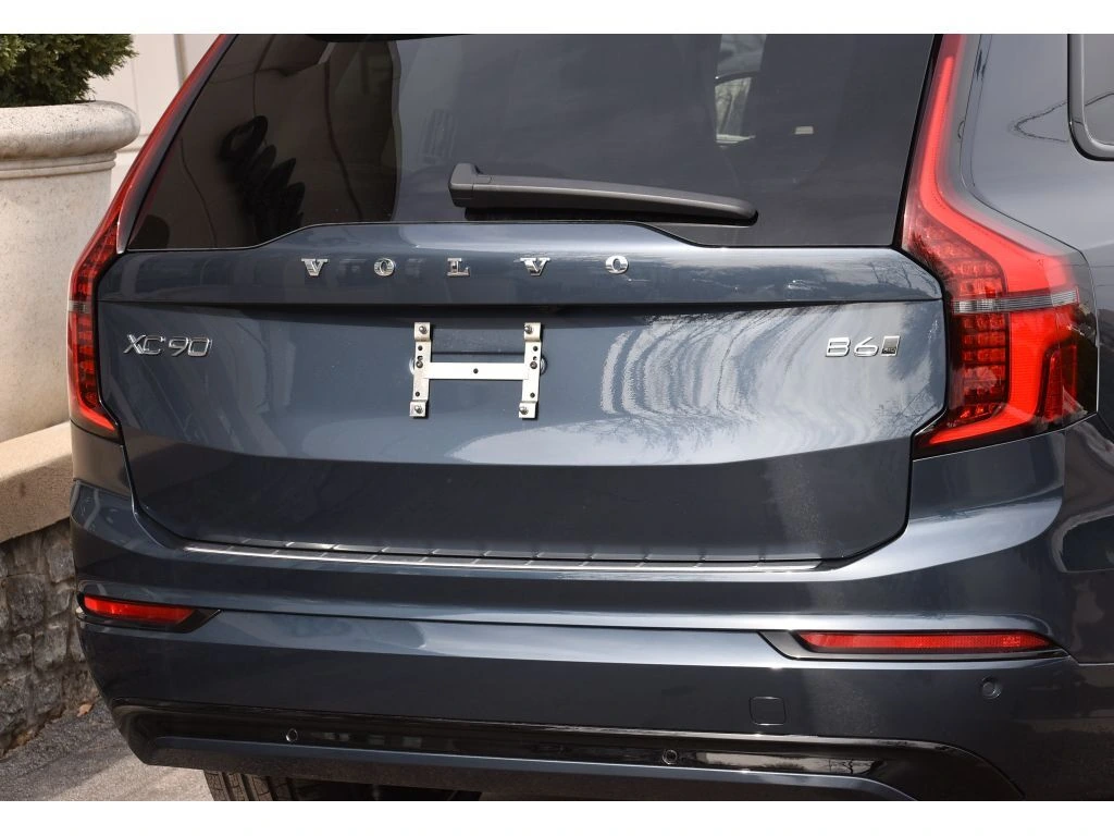 2026 Volvo - image 29