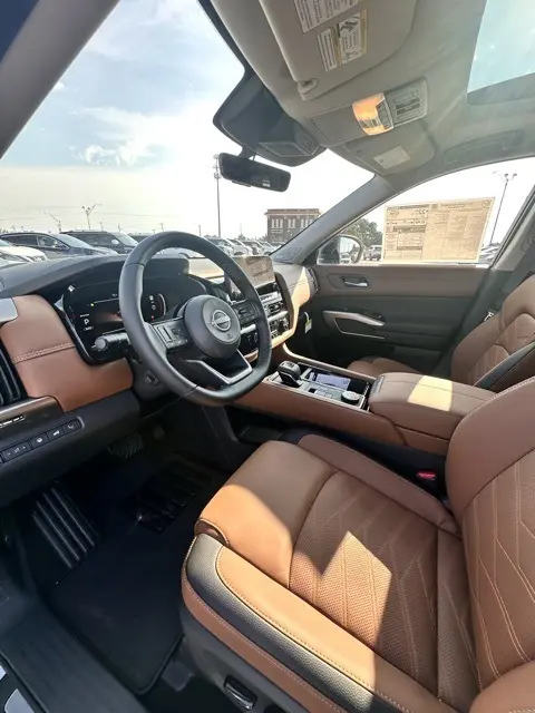2025 Nissan Pathfinder Platinum photo 21
