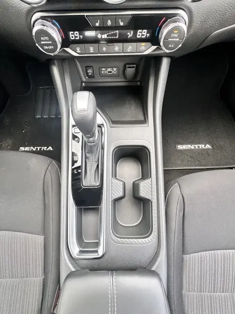 2025 Nissan Sentra SV photo 17