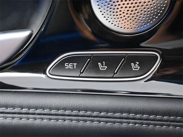 2018 Kia Stinger Premium photo 21