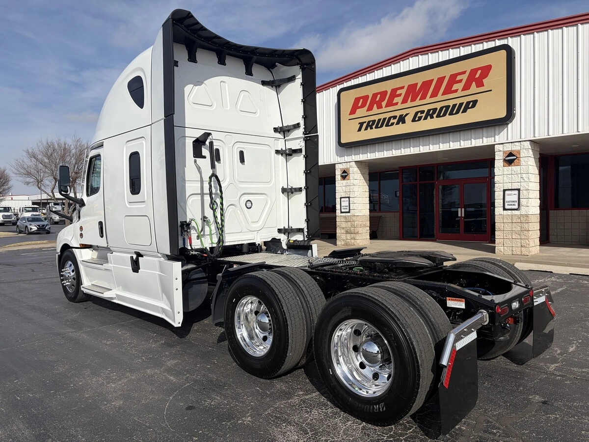 2027 Freightliner Cascadia - image 3