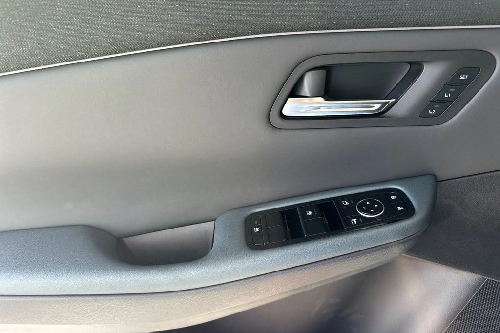 2026 Nissan LEAF Platinum+ - Photo 11