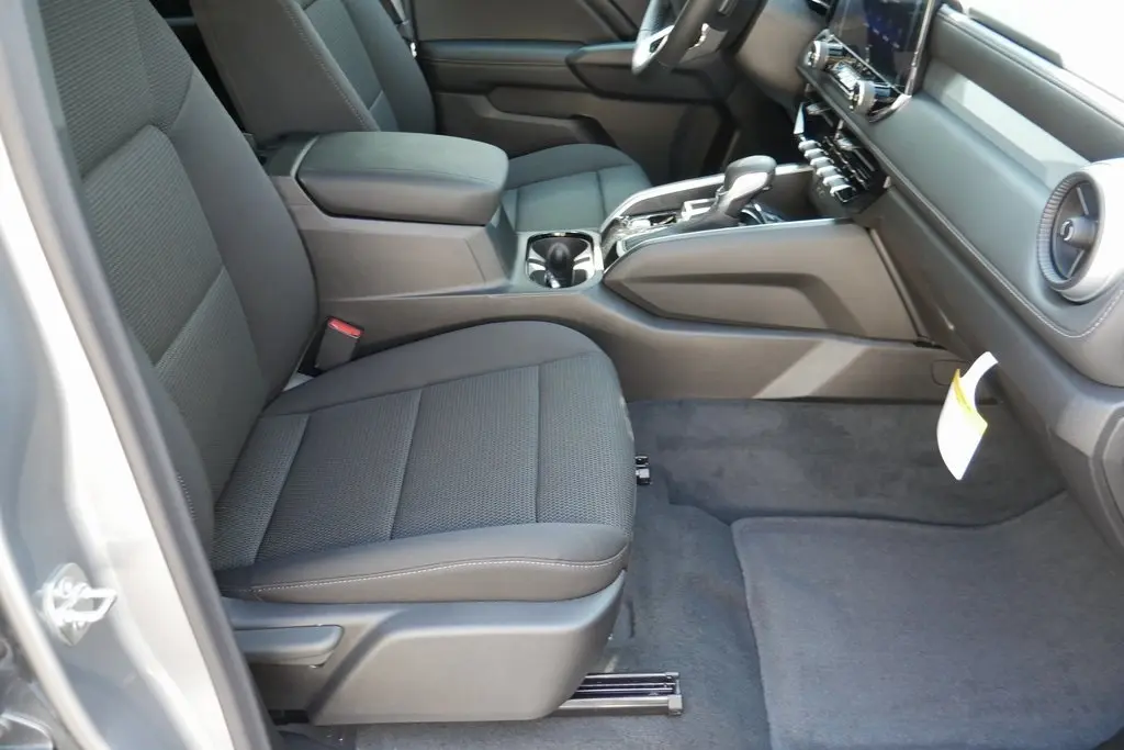 2026 Chevrolet Colorado LT photo 17