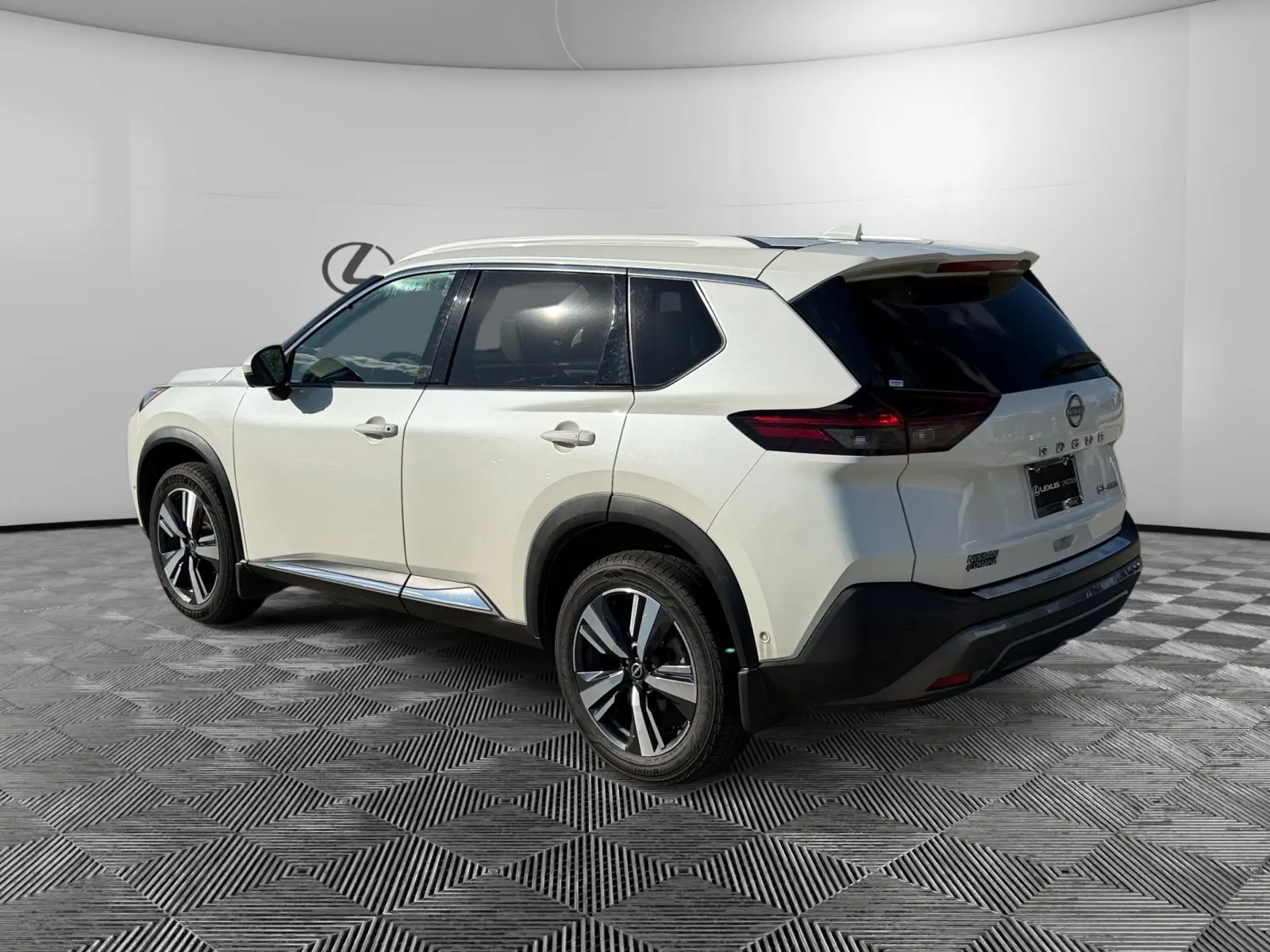 2022 Nissan Rogue SL photo 2