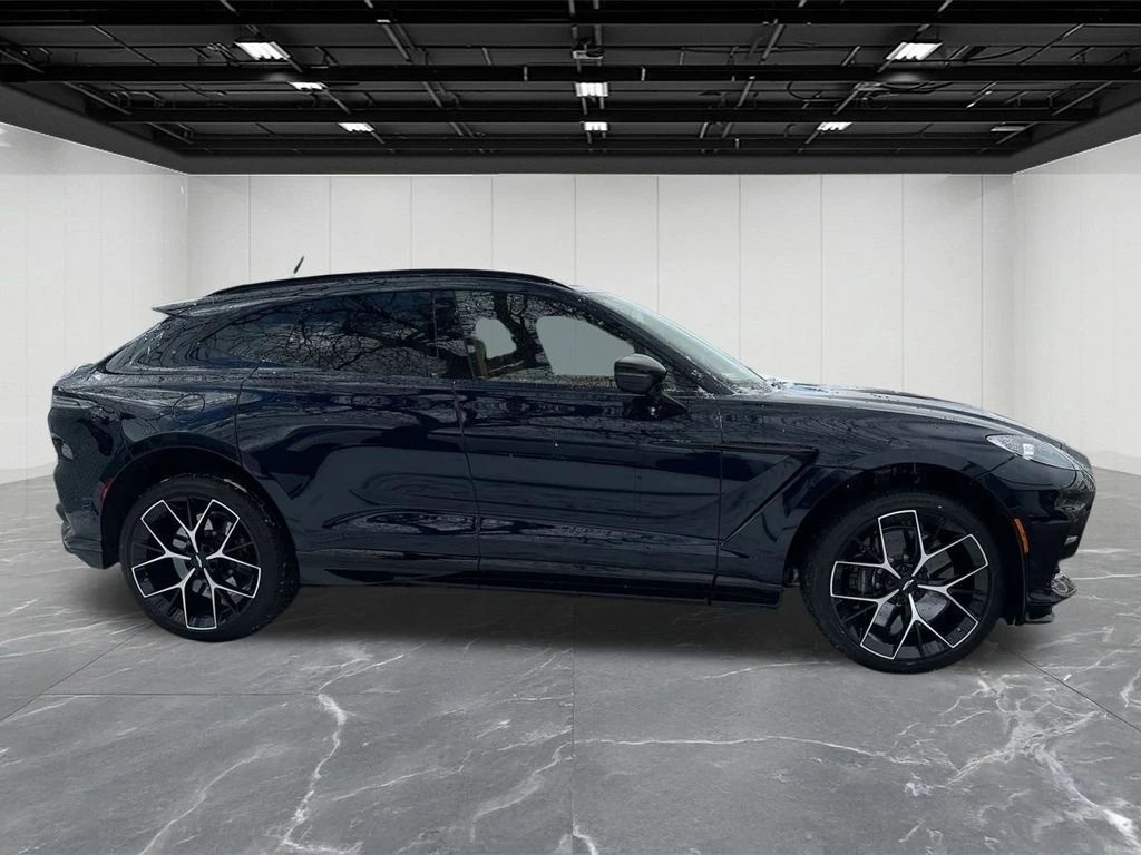 2026 Aston Martin DBX 707 - Photo 11