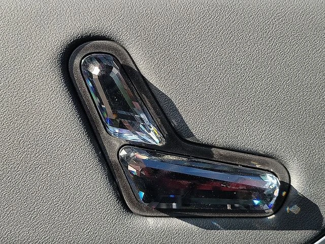 2026 BMW 7 Series 750e - Photo 20