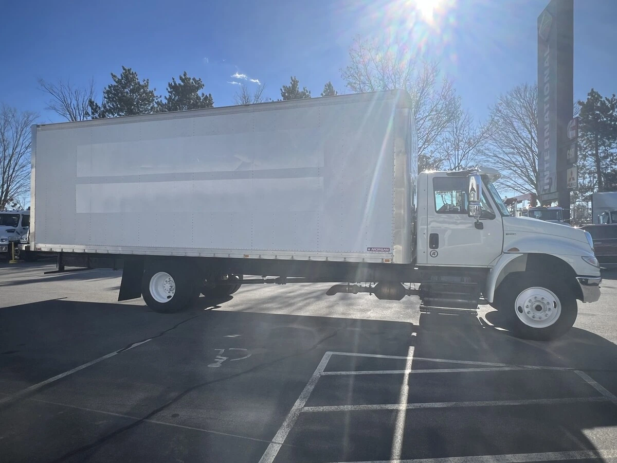 2015 International 4300 - image 6