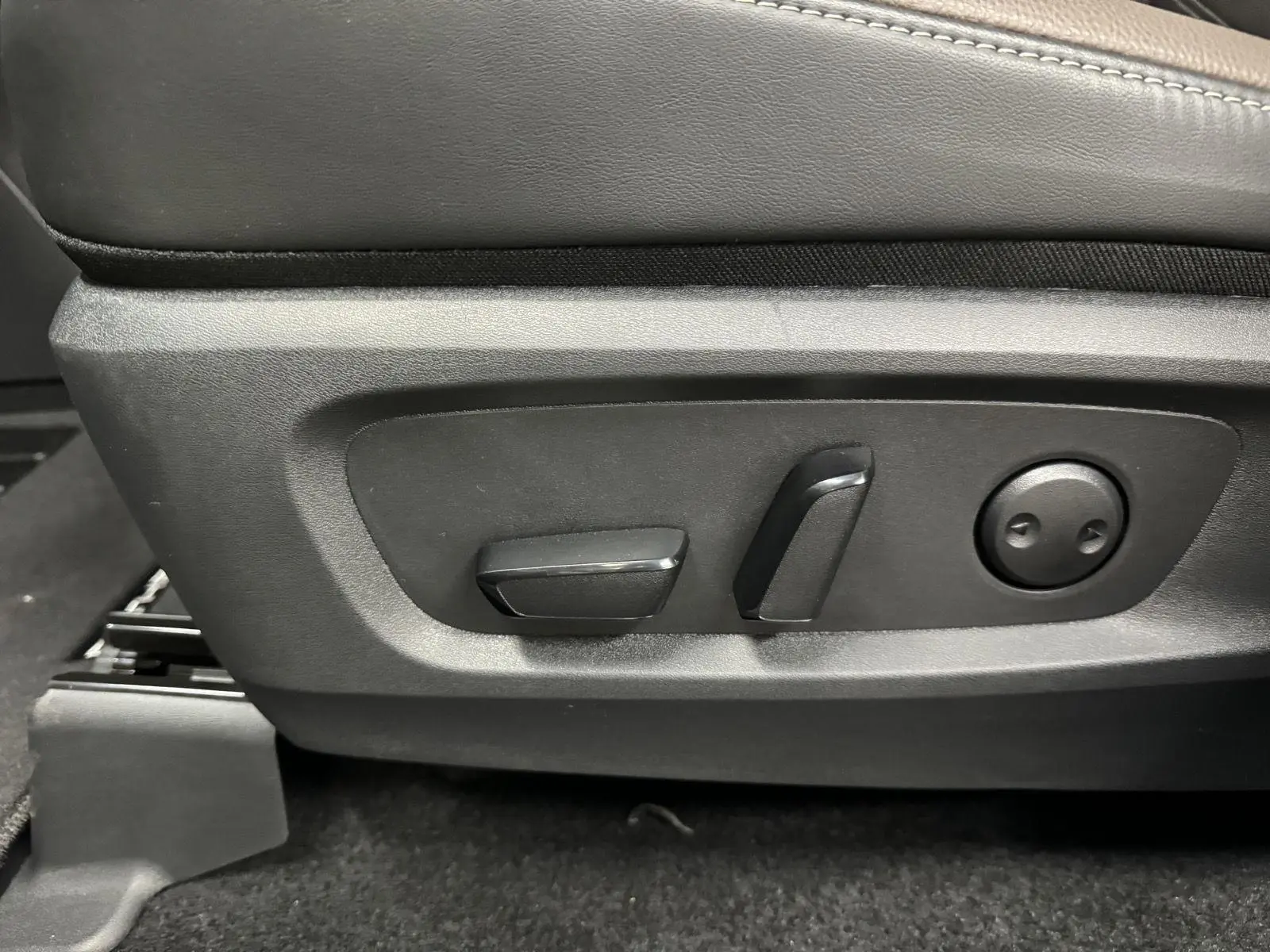 2025 Nissan Pathfinder Platinum photo 19