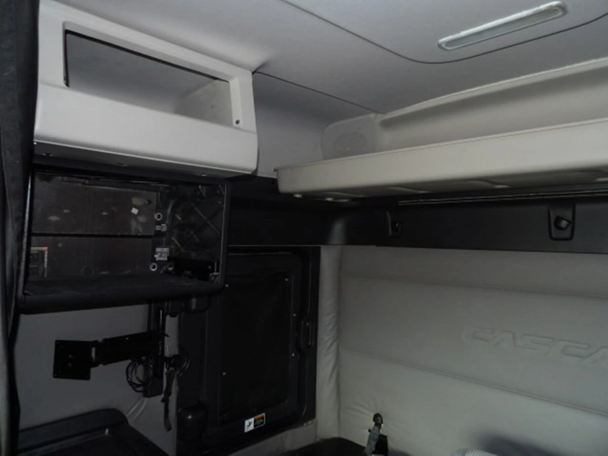 2020 Freightliner Cascadia - image 12