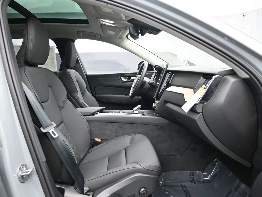 2026 Volvo - image 28