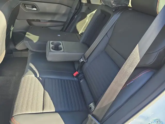 2026 Nissan Rogue SV photo 4