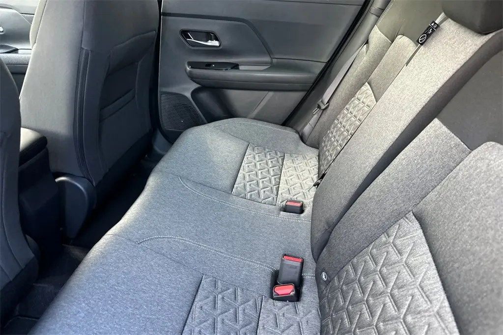 2026 Nissan Kicks SV photo 8