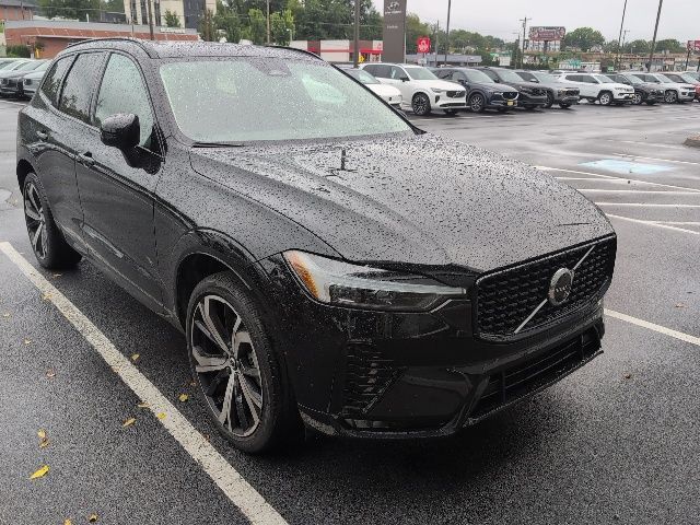 2023 Volvo® XC60 B6 Ultimate Dark Theme