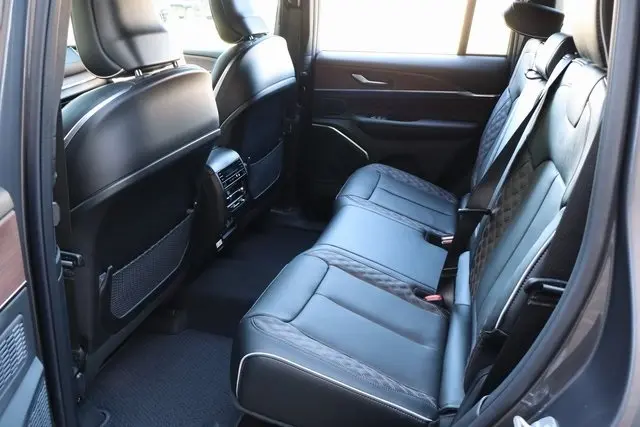 2025 Jeep Grand Cherokee Summit photo 38