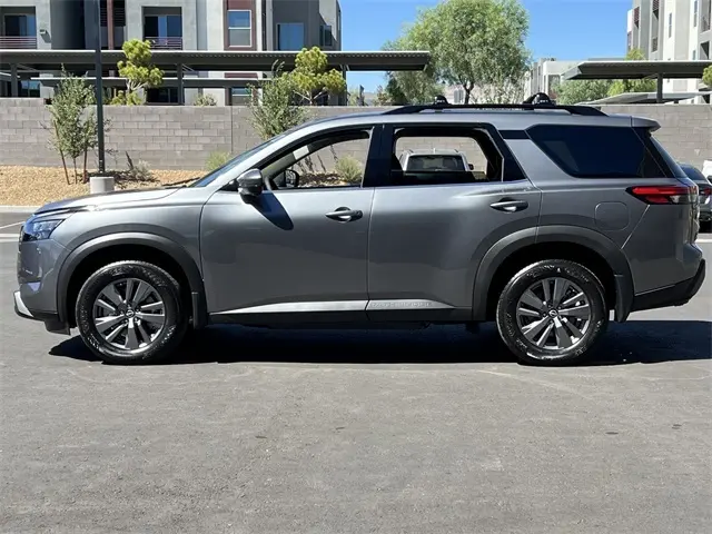 2025 Nissan Pathfinder SV photo 2