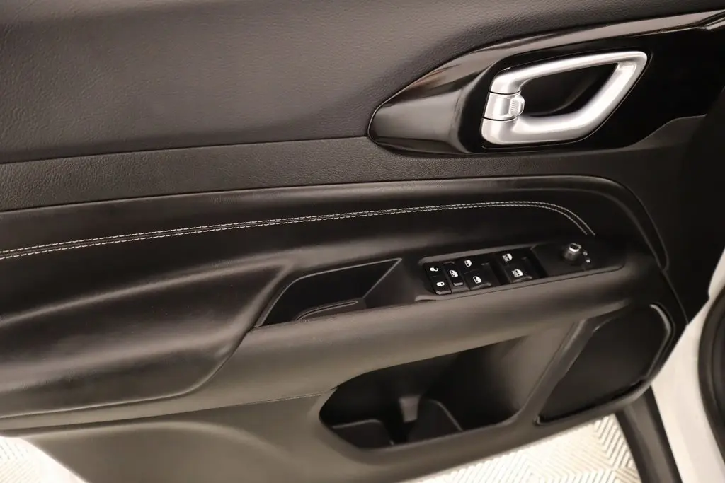 2024 Jeep Compass Latitude photo 13