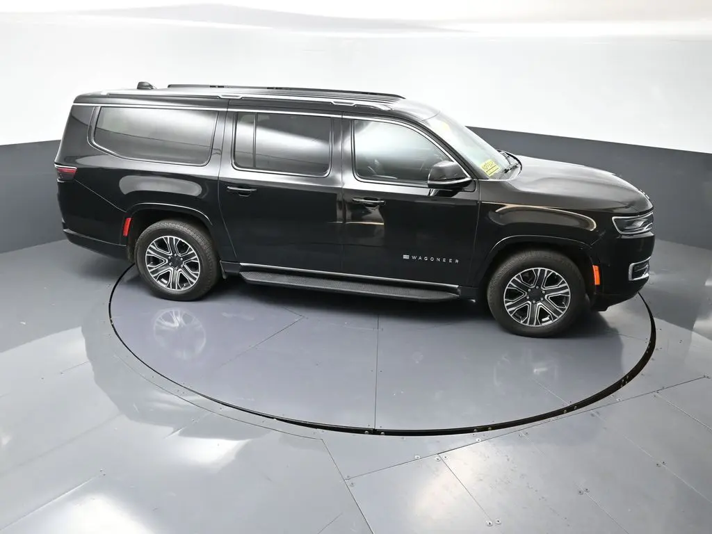 2023 Jeep Wagoneer L Series II photo 9