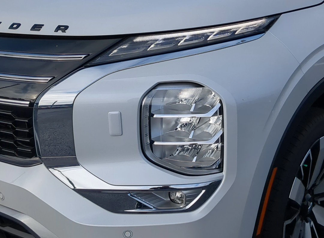 2026 Mitsubishi Outlander SEL - Photo 10