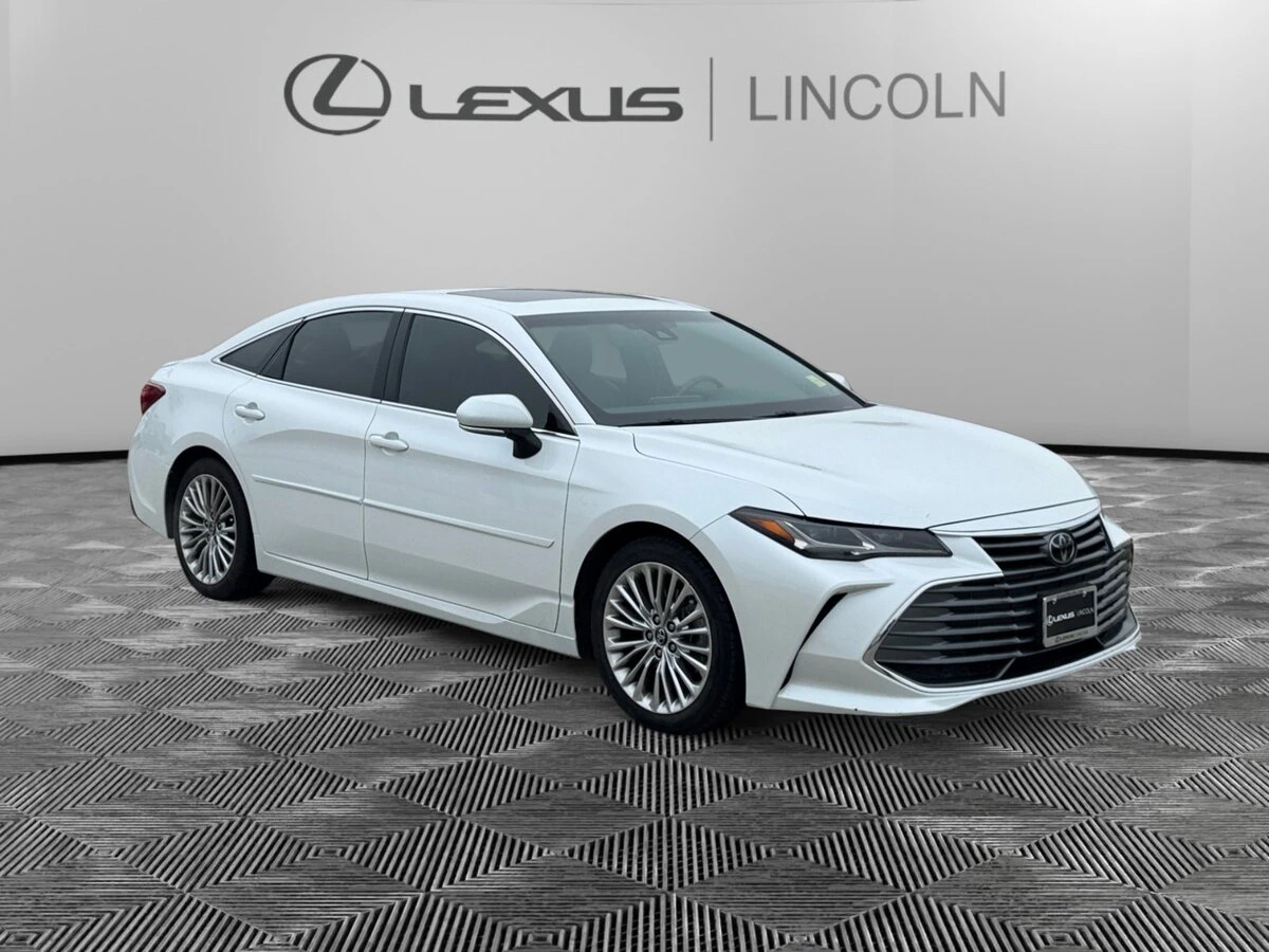2020 Toyota Avalon Limited's photo