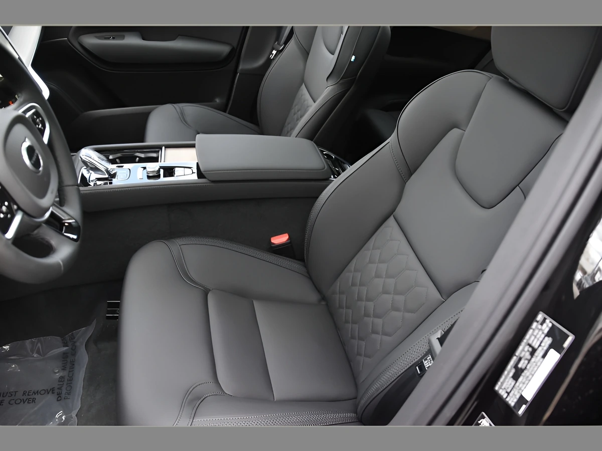 2026 Volvo XC90 Plus - Photo 9