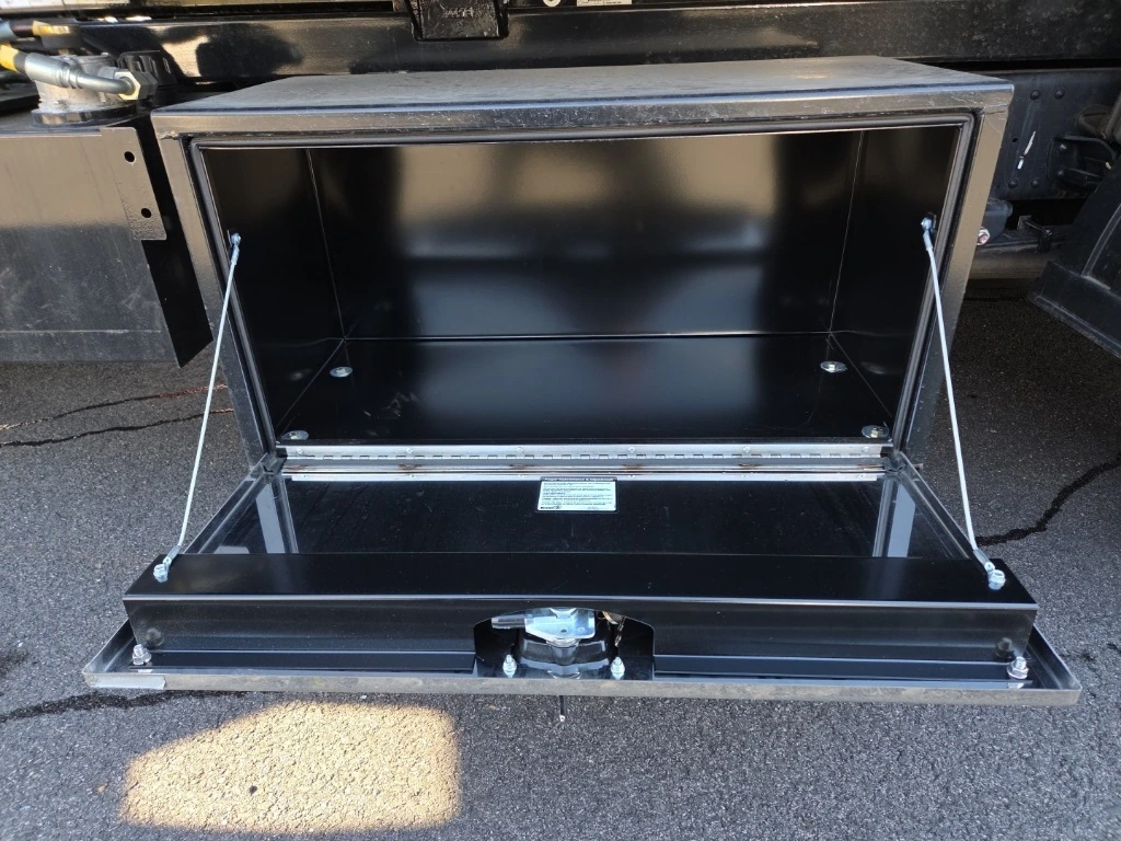 2024 Isuzu NPR - image 8