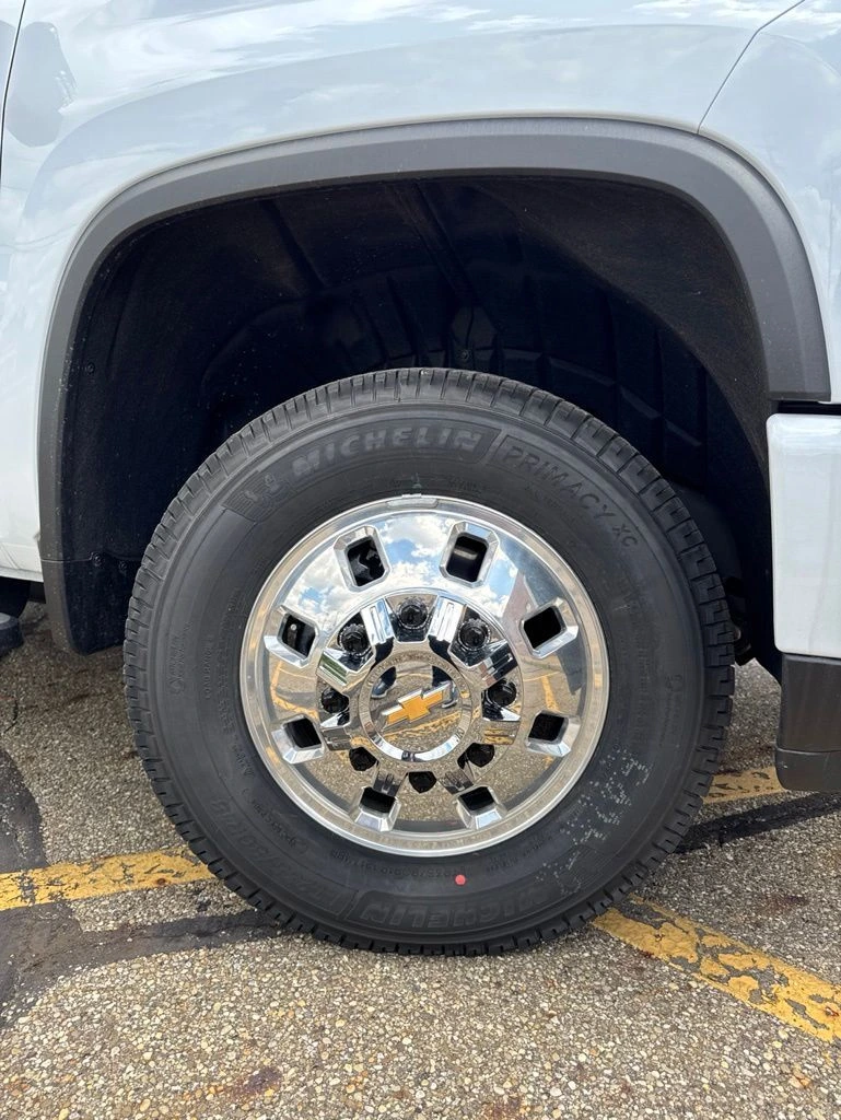 2026 Chevrolet Silverado 3500 HD High Country - Photo 6