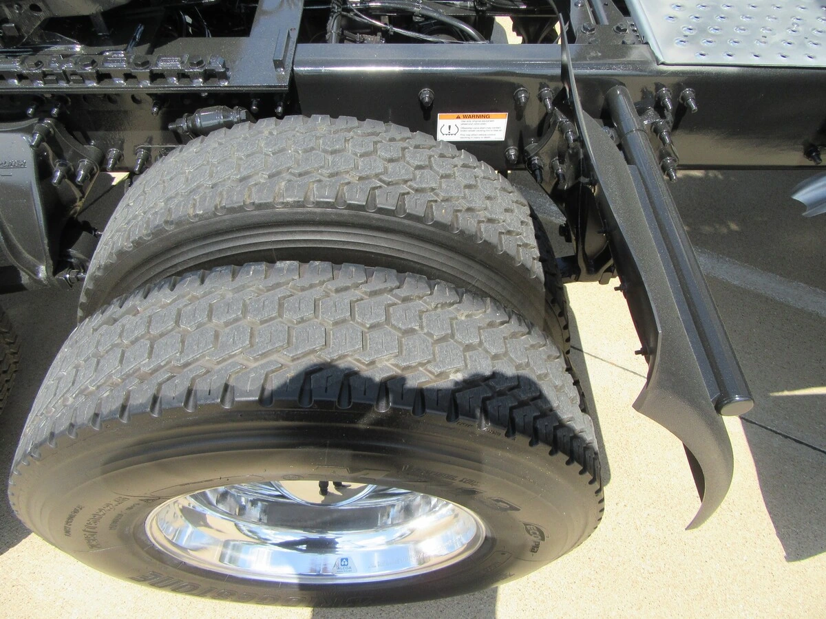 2024 Freightliner Cascadia - image 14