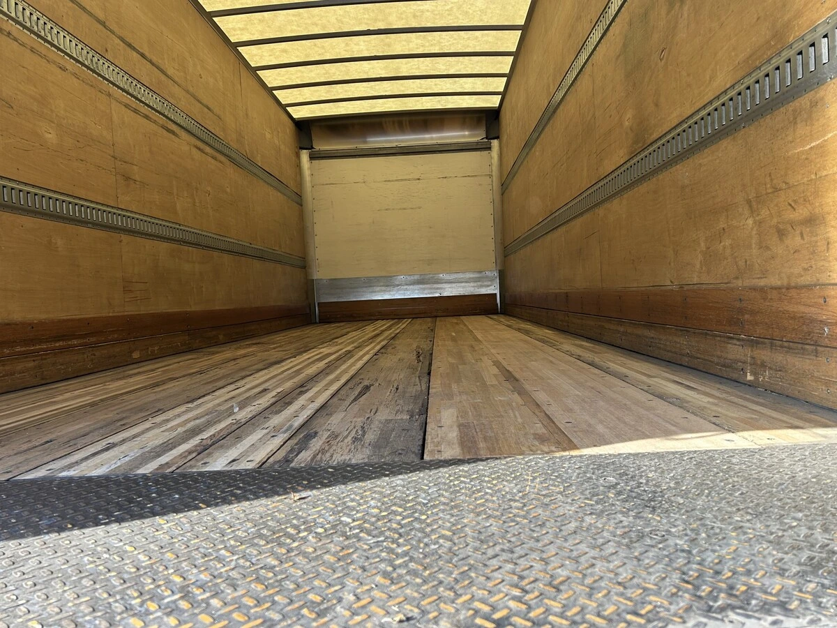 2020 Freightliner M2 106 — photo 6
