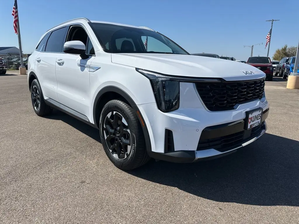 2024 Kia Sorento S photo 2