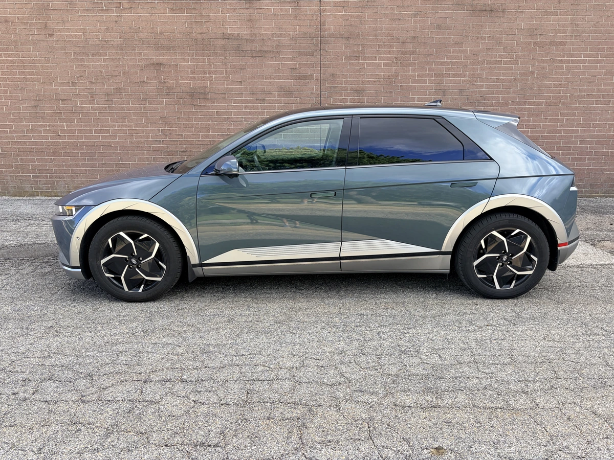 Used 2023 Hyundai IONIQ 5 Limited with VIN KM8KR4AE9PU224463 for sale in Merriam, KS