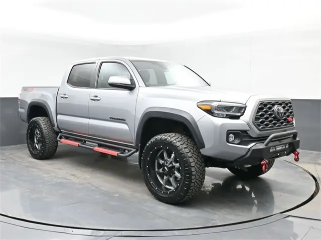 2021 Toyota Tacoma TRD Off-Road V6 photo 2
