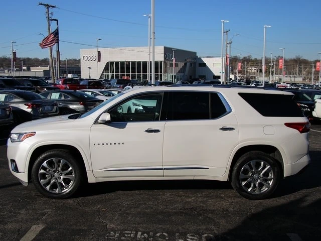 Used 2021 Chevrolet Traverse Premier with VIN 1GNEVKKW4MJ266326 for sale in Kansas City