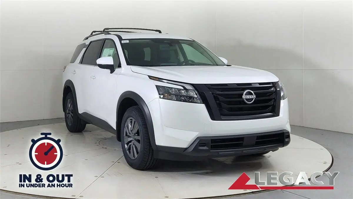2025 Nissan Pathfinder SV's photo