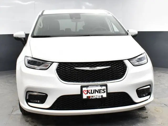 Used 2023 Chrysler Pacifica Touring L with VIN 2C4RC1BG4PR511032 for sale in Belvidere, IL