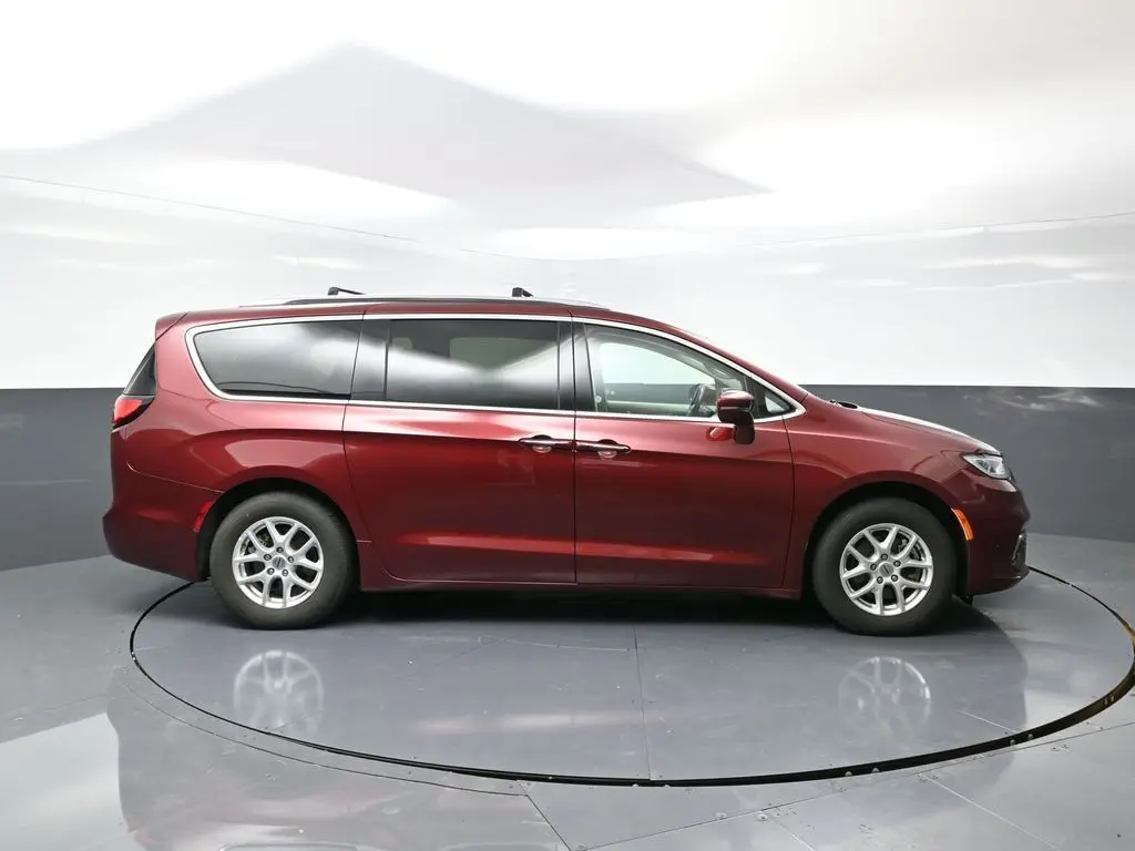 2021 Chrysler Pacifica Touring L photo 2