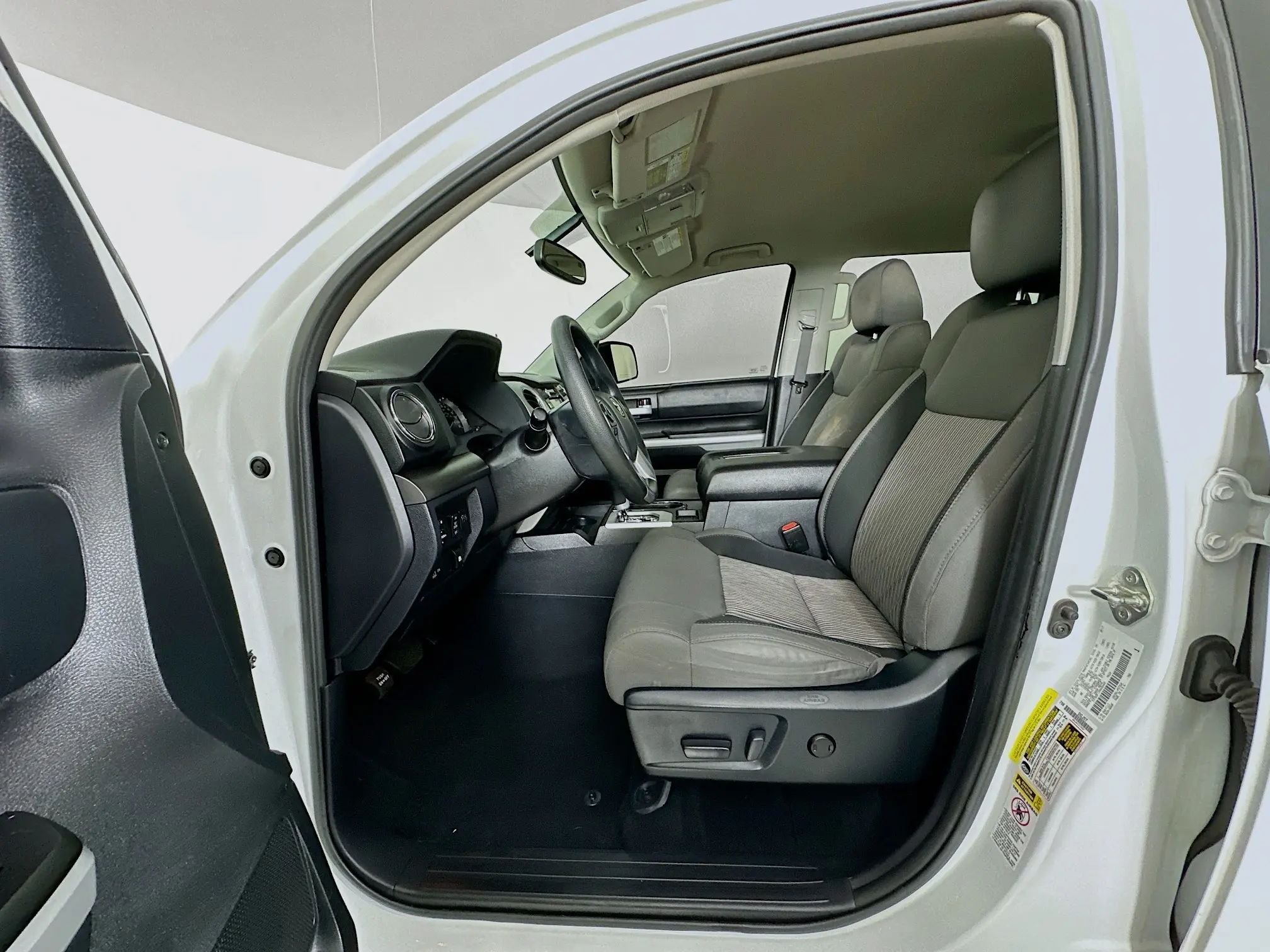 2017 Toyota Tundra SR5 CrewMax photo 18