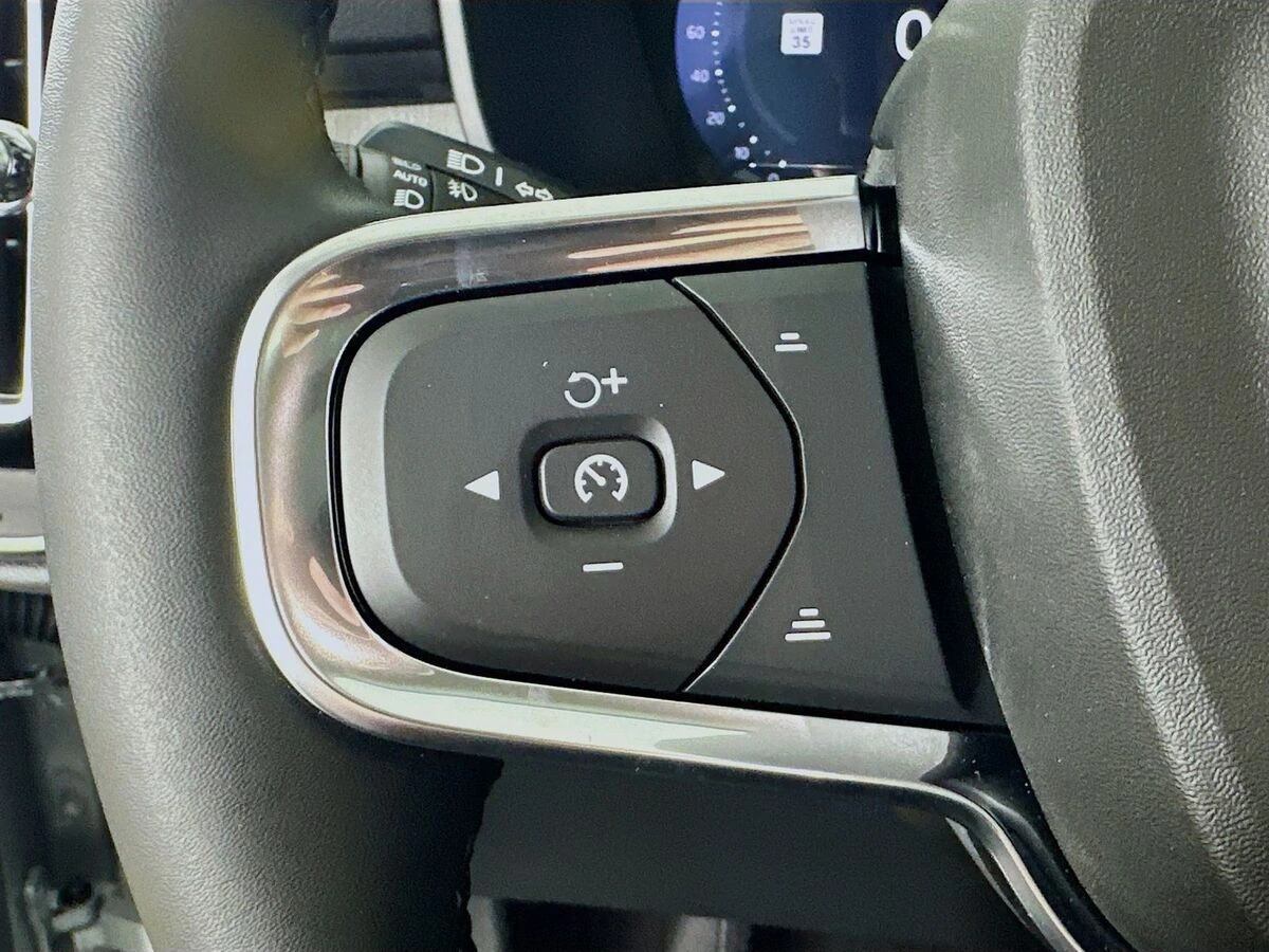 2026 Volvo XC40 Plus - Photo 18